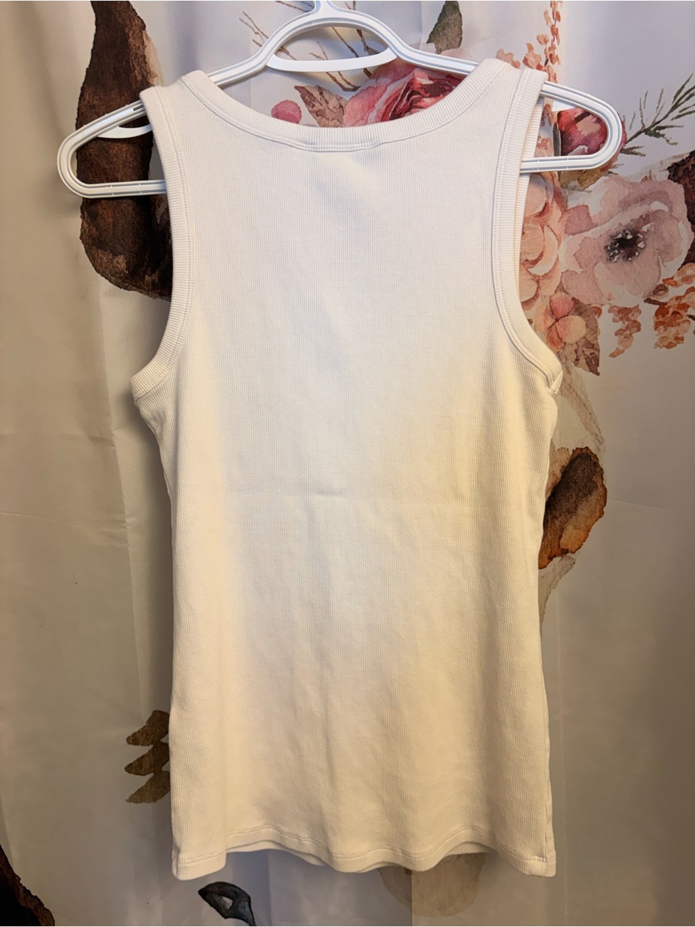 Classic White Ribbed Tank Top - Picture 4 of 6